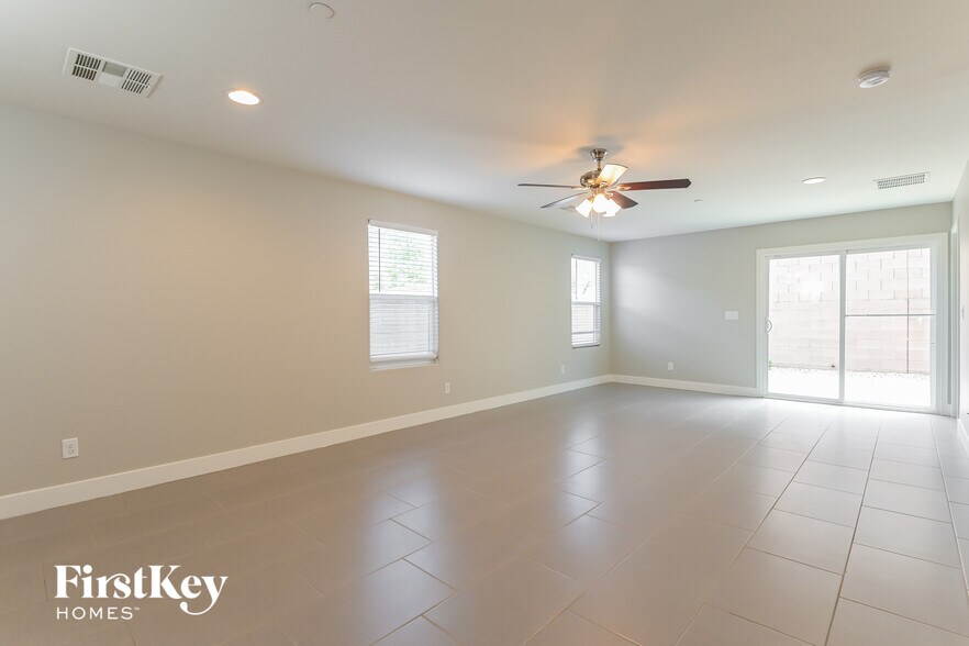 Building Photo - 868 N Water St