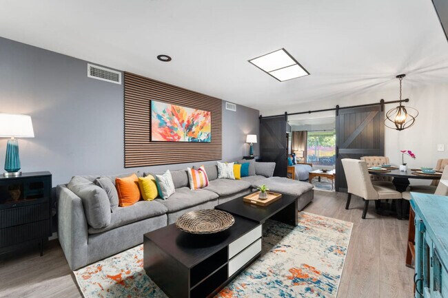 Building Photo - 11031 W Cumberland Dr