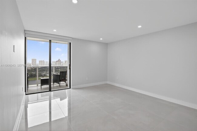 Building Photo - 3675 N Country Club Dr