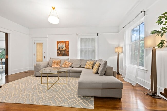 Building Photo - 6bd/3.25ba Seattle House