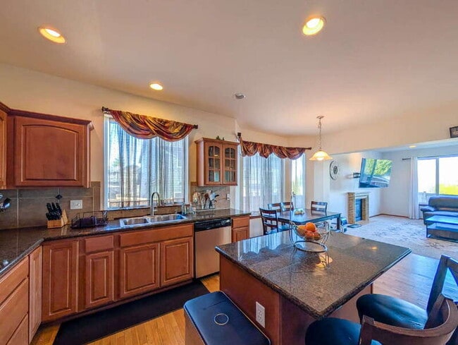 Building Photo - 5907 77th Dr NE