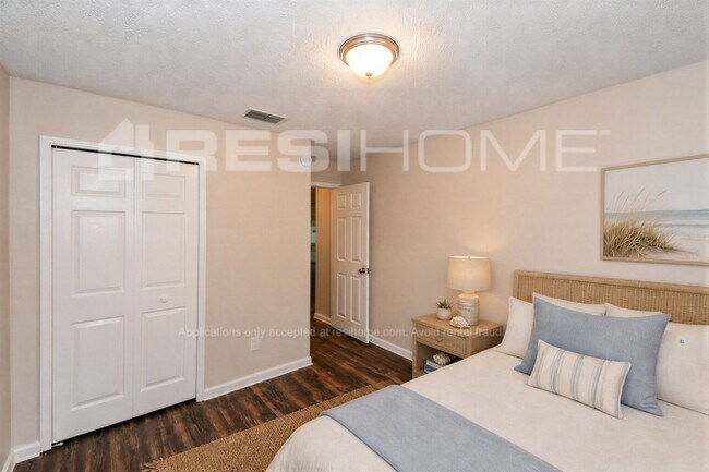 Building Photo - 11810 Cherry Bark Dr W