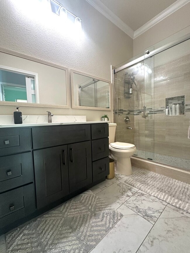 Building Photo - Gorgeous single story with Pool!