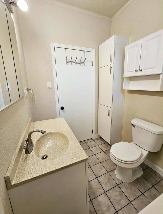 Building Photo - Charming house in desirable downtown Sumner