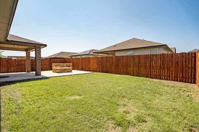Building Photo - 121 Hematite Ln