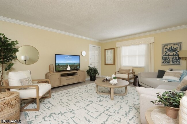 Building Photo - 940 3rd St S