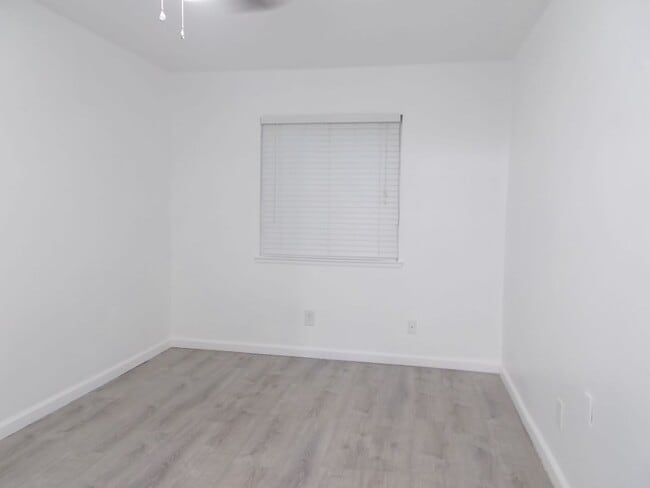 Building Photo - 6208 Ilanos Ln