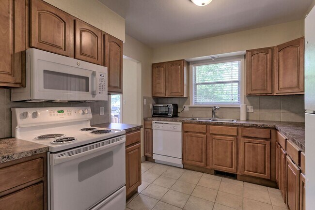 Building Photo - 4 Bedroom 2 Bath home in Midtown Fort Collins