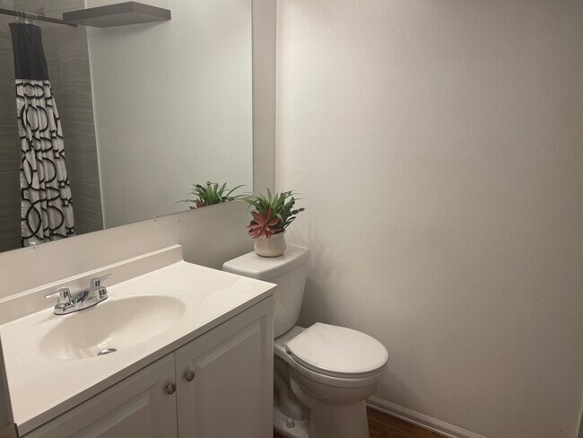 Building Photo - 615 Virginia Ct