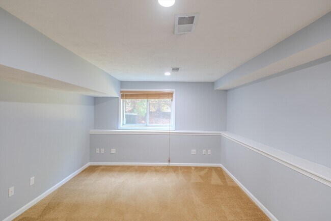 Building Photo - 445 Captain Eames Cir