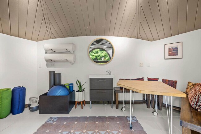 Building Photo - 1816 Bear Spgs Wy