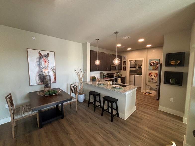 Primary Photo - 425 El Rio St