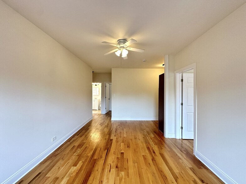 Building Photo - 755 W Cornelia Ave