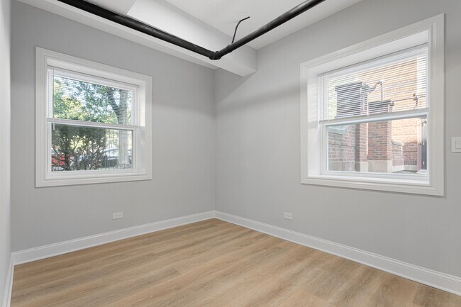 Building Photo - 7381 N Damen Ave