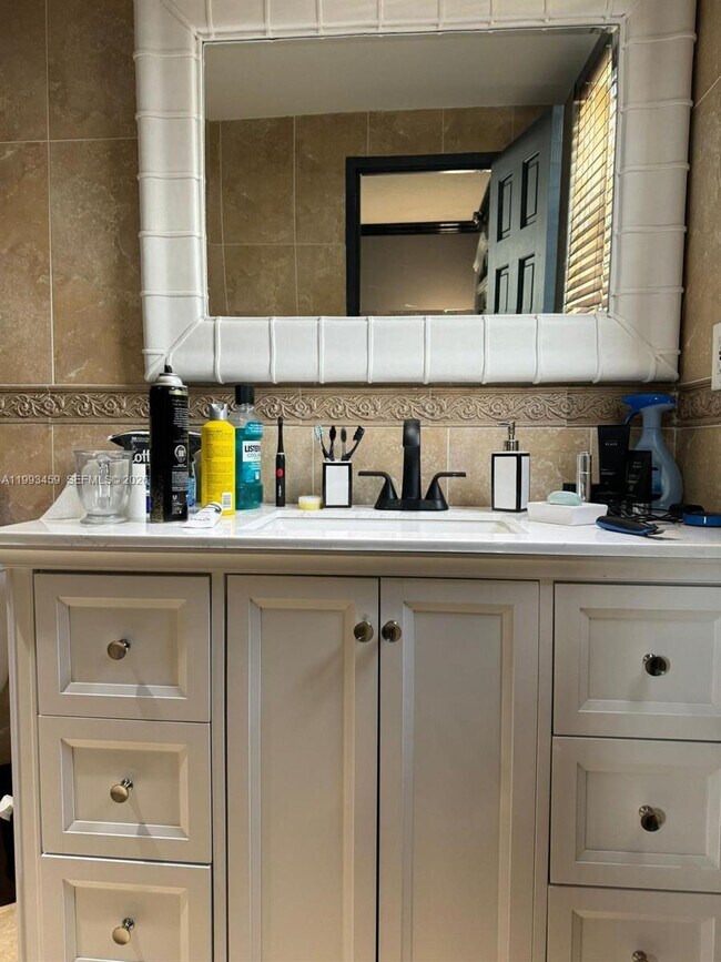 Building Photo - 3801 S Ocean Dr