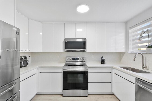 Building Photo - 342 NW 114th Ave