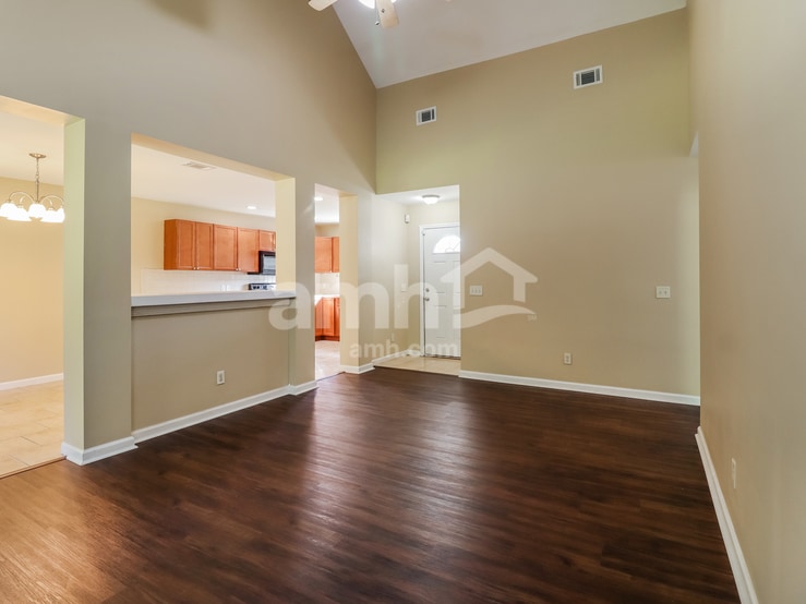 Building Photo - 61 Wintergreen Dr