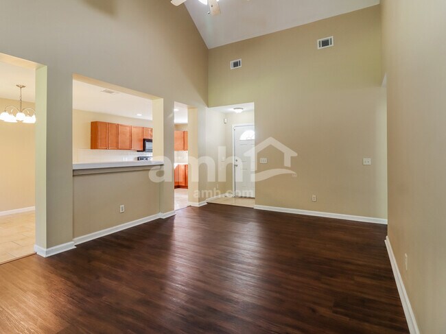 Building Photo - 61 Wintergreen Dr