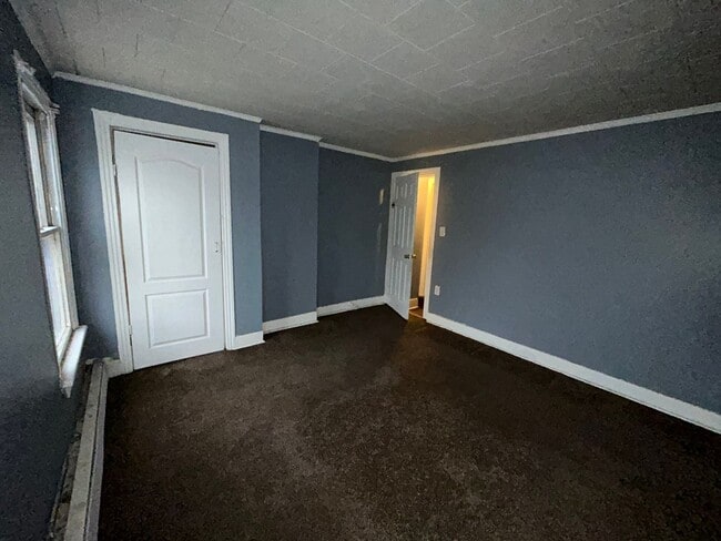 Building Photo - 2 bed freshly updated