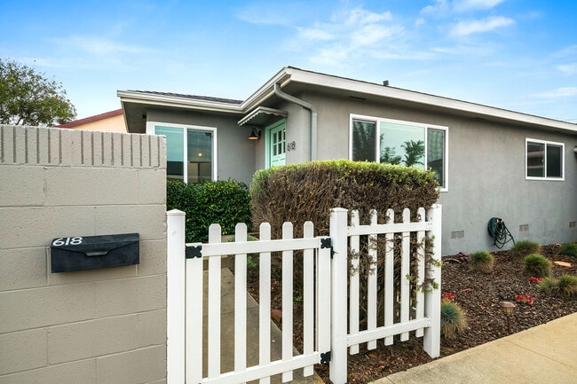 Entry to Private Yard - 618 Grand E Ave