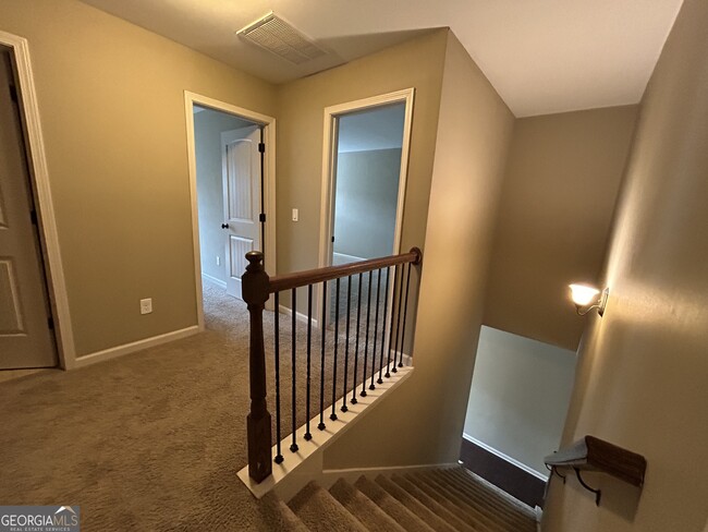 Building Photo - 607 Summit Pt