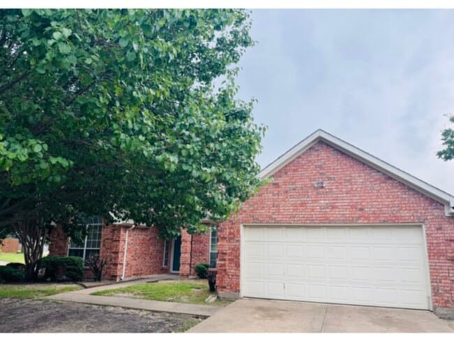 Primary Photo - Beautiful Corner Lot in Rowlett!!!!!! 3 Be...