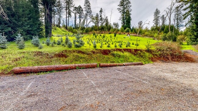 Building Photo - Gated 2 bedroom 1 bath at Pochini Family Farm!