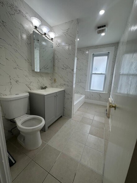 Building Photo - 94 Harrishof St