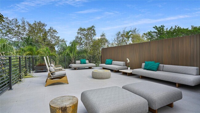 Building Photo - 3075 Mary St