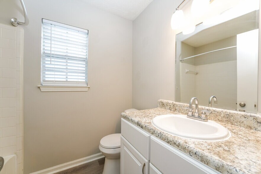 Building Photo - 6520 Eastbriar Dr