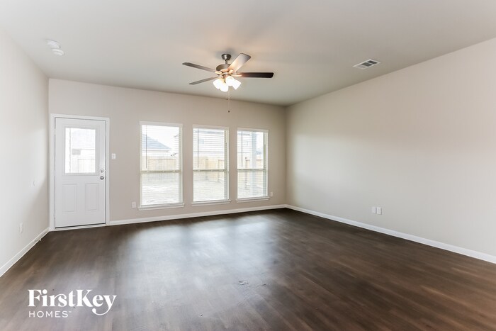 Building Photo - 7215 Victorville Dr