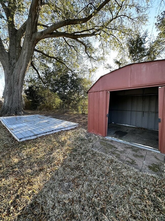 Building Photo - Well-Maintained 4-Bedroom in Haygood Area of Virginia Beach