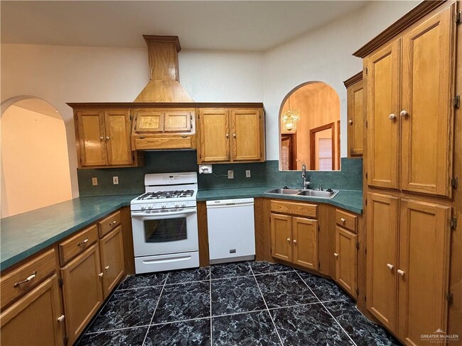 Building Photo - 25 Laurel Ave