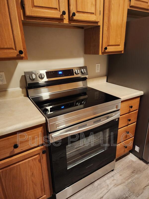 Building Photo - 2990 Sequoia Dr