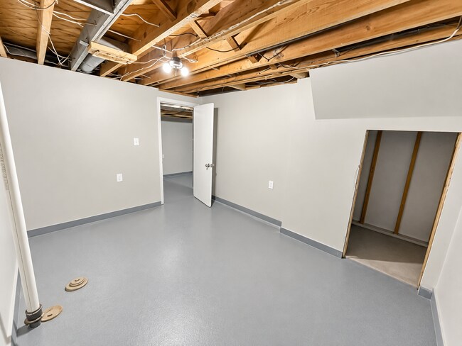 Building Photo - 17712 Lenore Ave