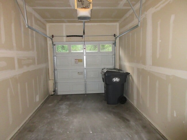 Building Photo - 2 Bedroom 2 Bath Condo in Dupont !!