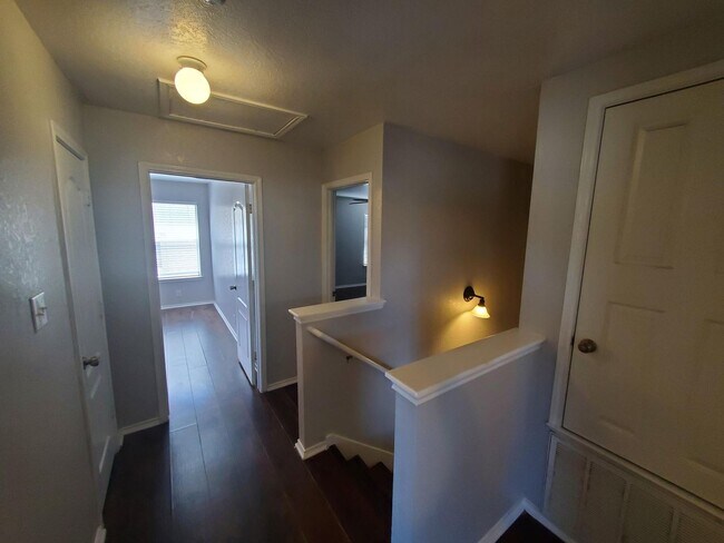 Building Photo - 1411 Ambush Creek