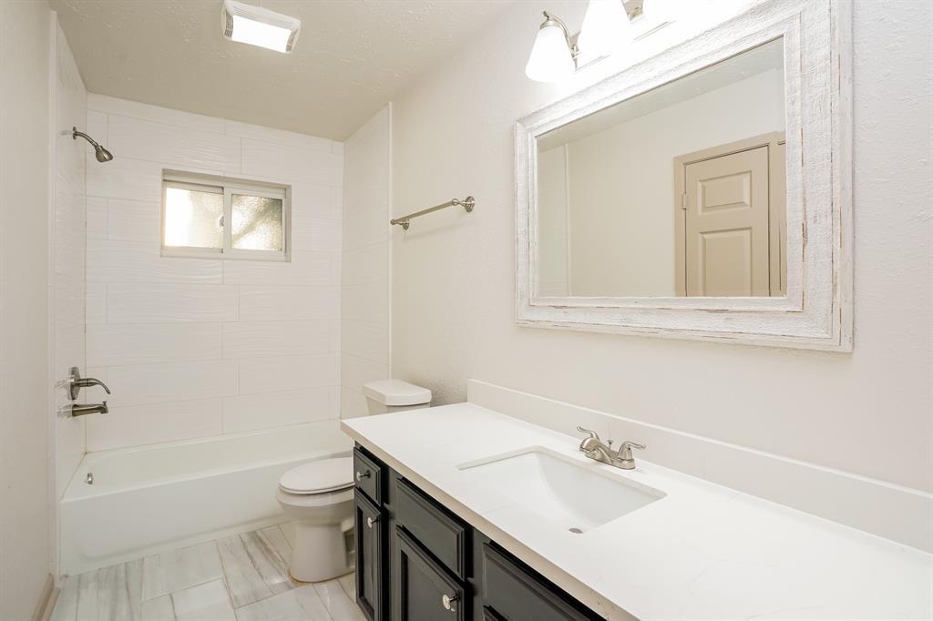 Building Photo - 13430 Piney Oaks Dr