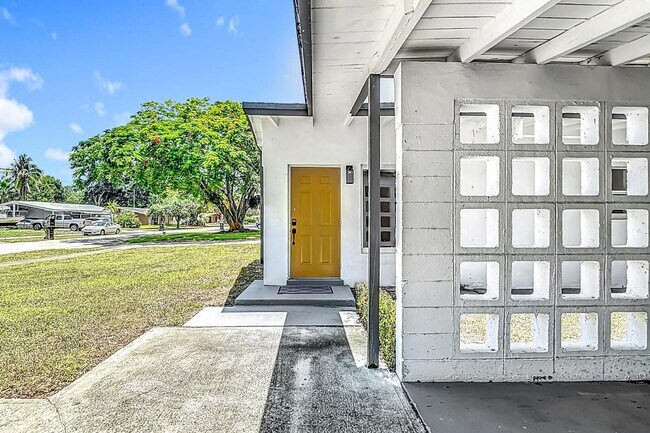 Building Photo - 2291 SW 34th Terrace