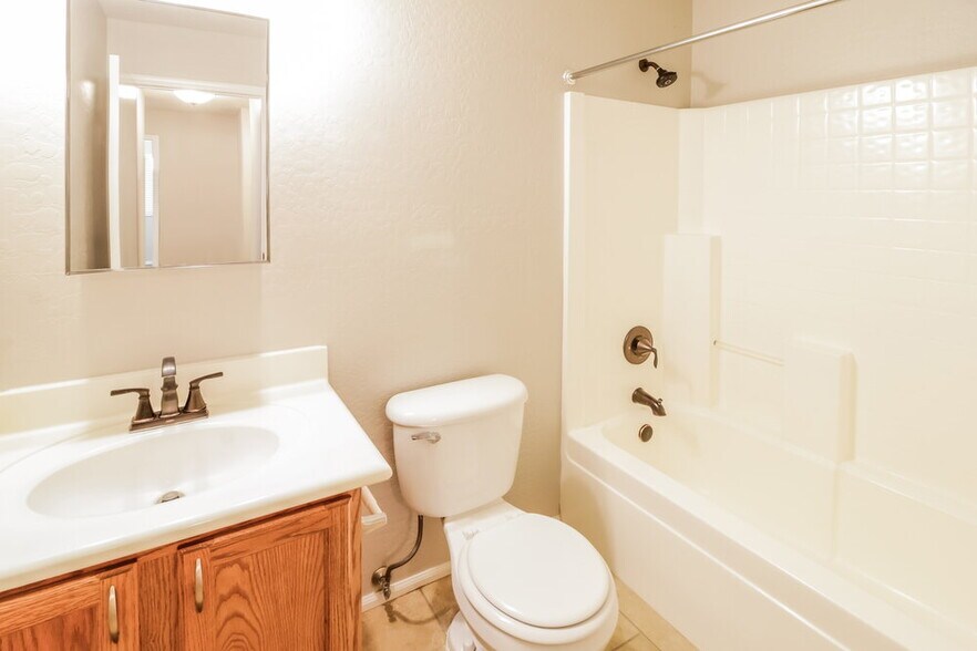 Building Photo - 43464 Colby Dr