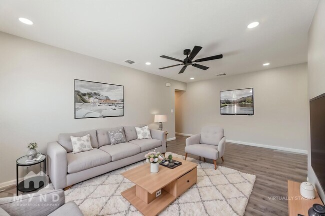 Building Photo - 905 Carro Dr