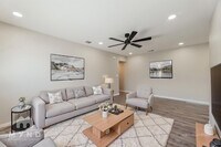 Building Photo - 905 Carro Dr