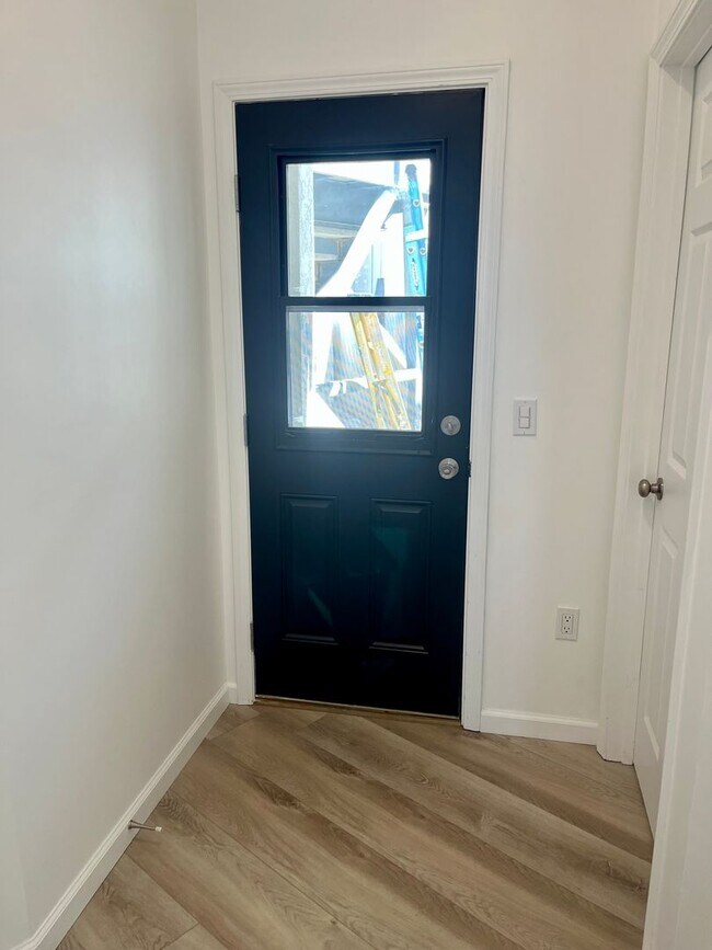 Building Photo - New 3 Bedrooms 2 Baths Apt. in Kensington