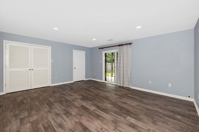 Building Photo - Twin Arch Crossing Rental
