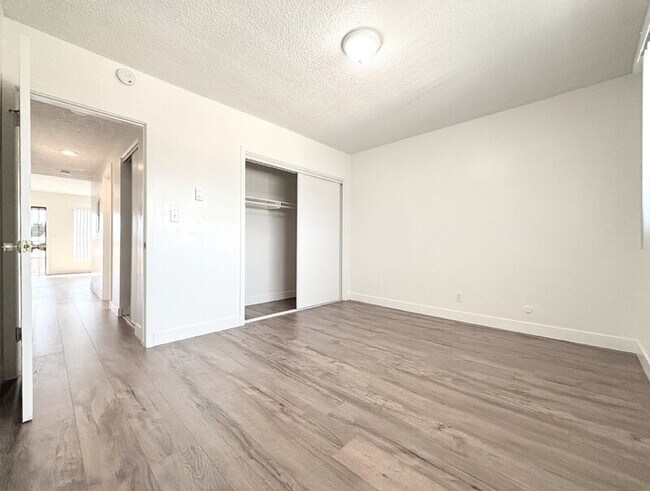 Building Photo - 820 Oakwood St