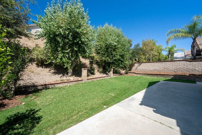 Building Photo - SPACIOUS 4 BEDROOM, 3 BATH HOME WITH 3-CAR GARAGE!