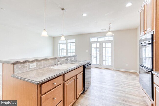 Building Photo - 365 Chessington Dr