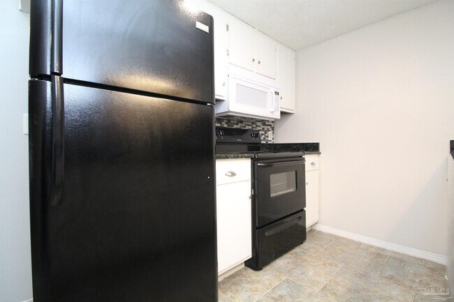 Building Photo - 416 Waycross Ave