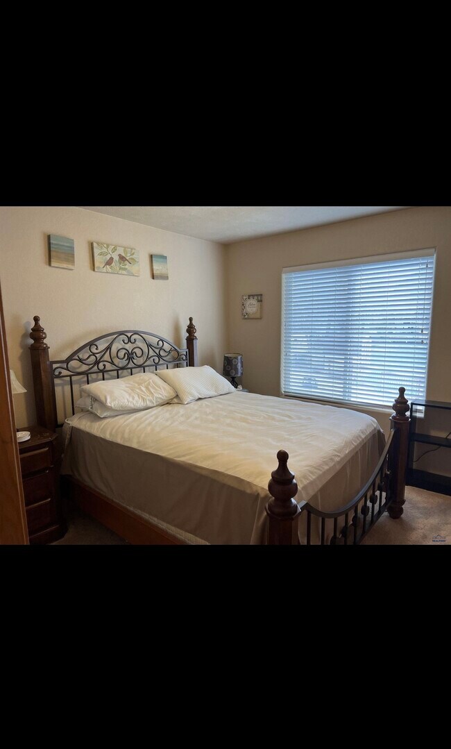 Building Photo - 2914 Hoefer Ave