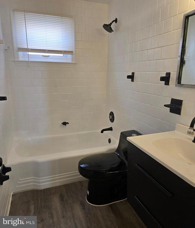 Building Photo - 7801 Hillsway Ave